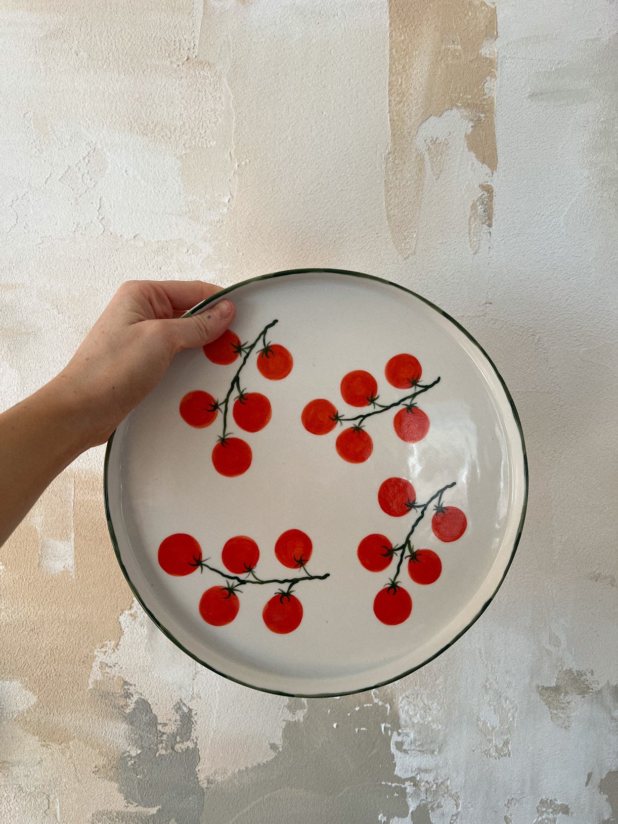 Talerz duży w pomidorki z zielonym rantem | 26,5 cm