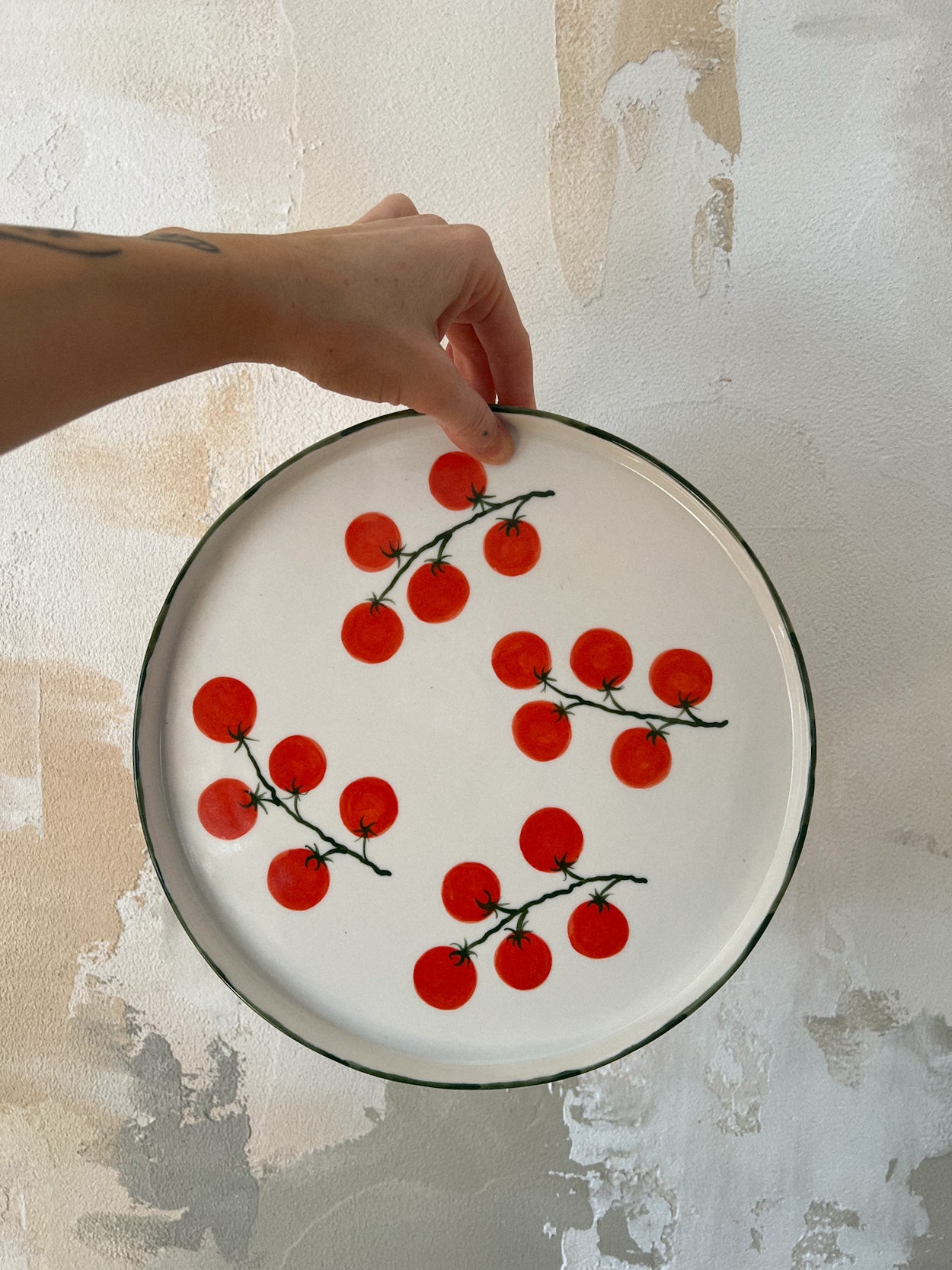 Talerz duży w pomidorki z zielonym rantem | 26,5 cm